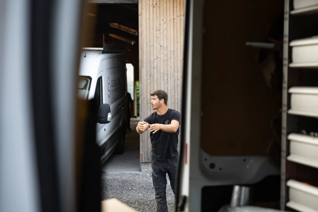 Charpentier local intervenant sur un chantier à Dax dans les Landes