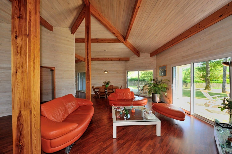 cazaillon-interieur-ossature-bois Charpente bois traditionnelle apparente dans une maison aménagée dans les Landes