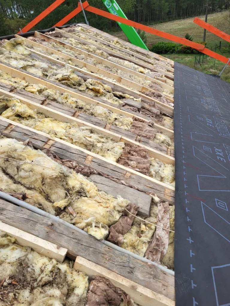 Réfection de toiture par un couvreur dans les Landes